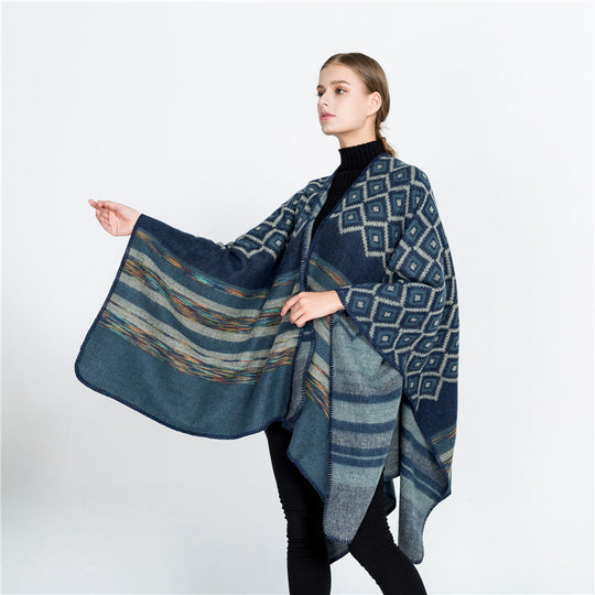 Damen Wolloptik-Ruana mit gewebtem Quadratjacquard und Zierstichkante Shop Nory