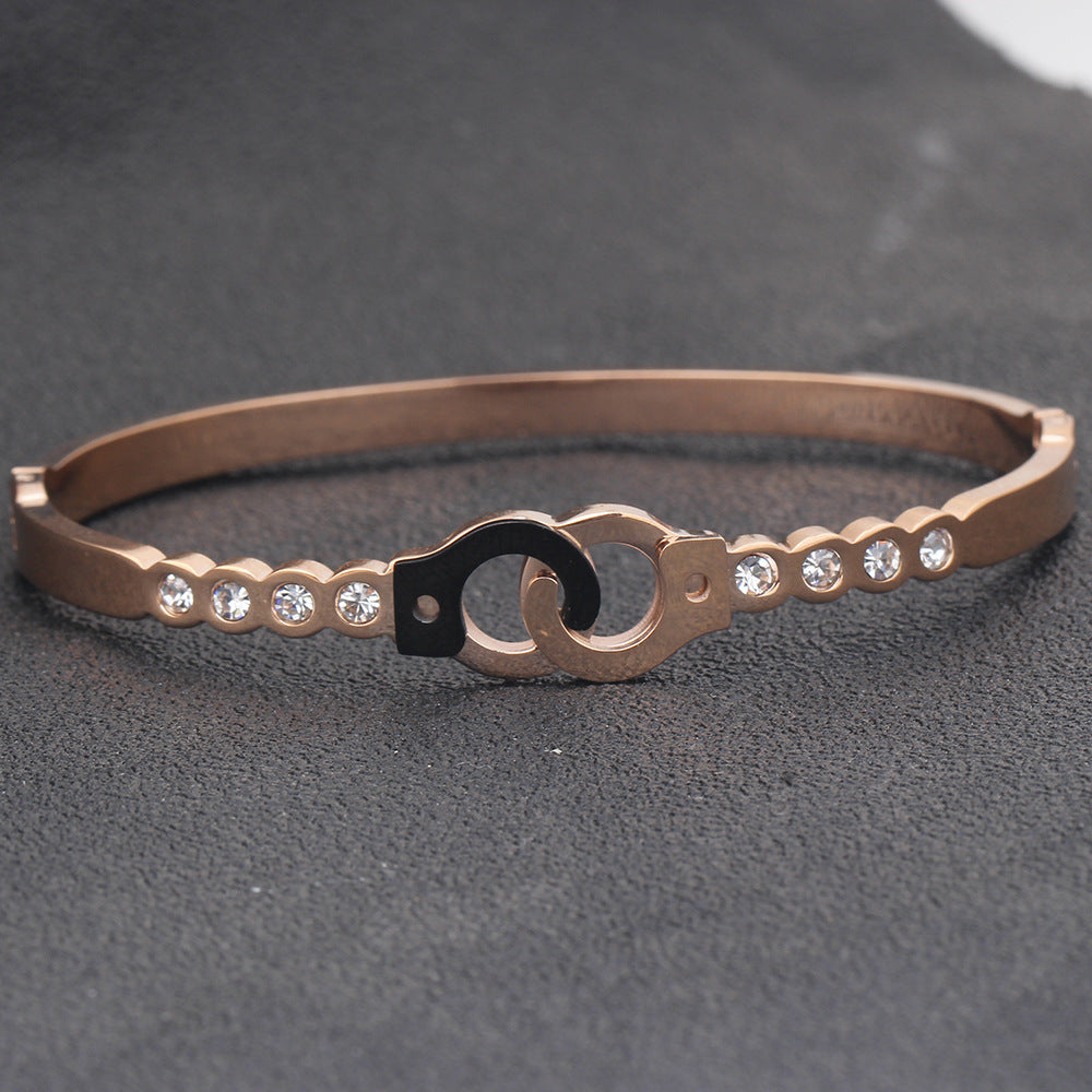 Damen Armreif mit elegantem Zirkonia-Besatz und stilvollem Verschluss Shop Nory