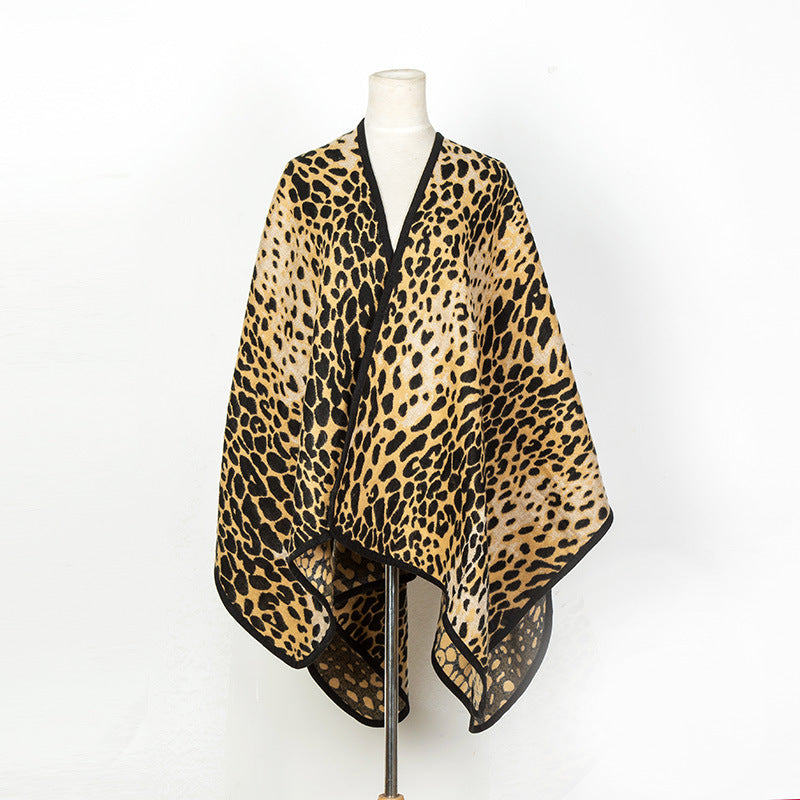 Damen Poncho‑Überwurf im Oversize mit Leopardenjacquard und Kettelnaht Shop Nory