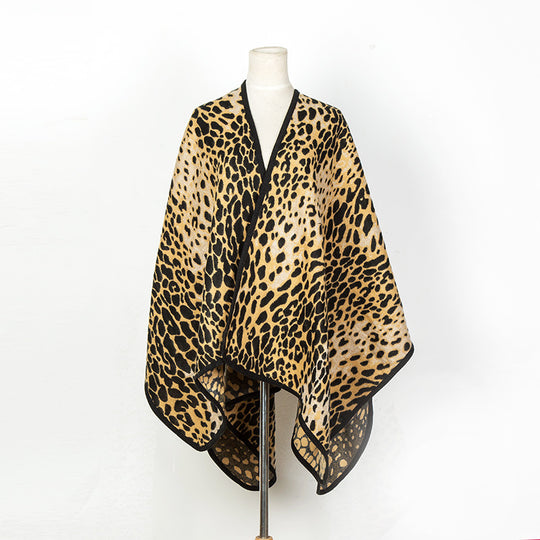 Damen Poncho‑Überwurf im Oversize mit Leopardenjacquard und Kettelnaht Shop Nory