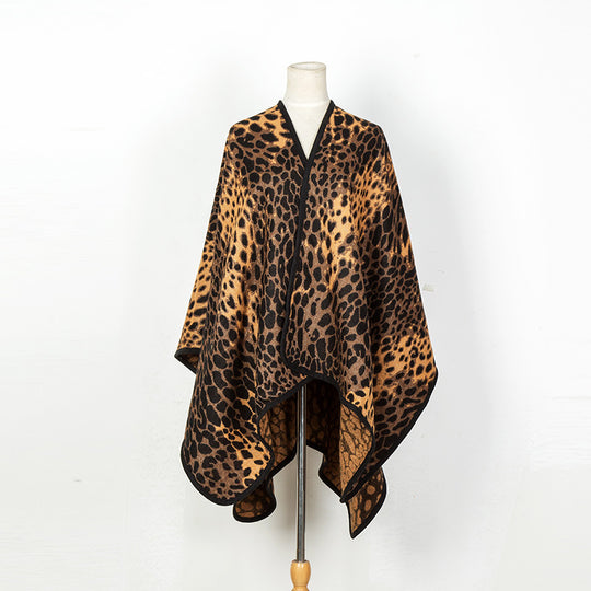 Damen Poncho‑Überwurf im Oversize mit Leopardenjacquard und Kettelnaht Shop Nory