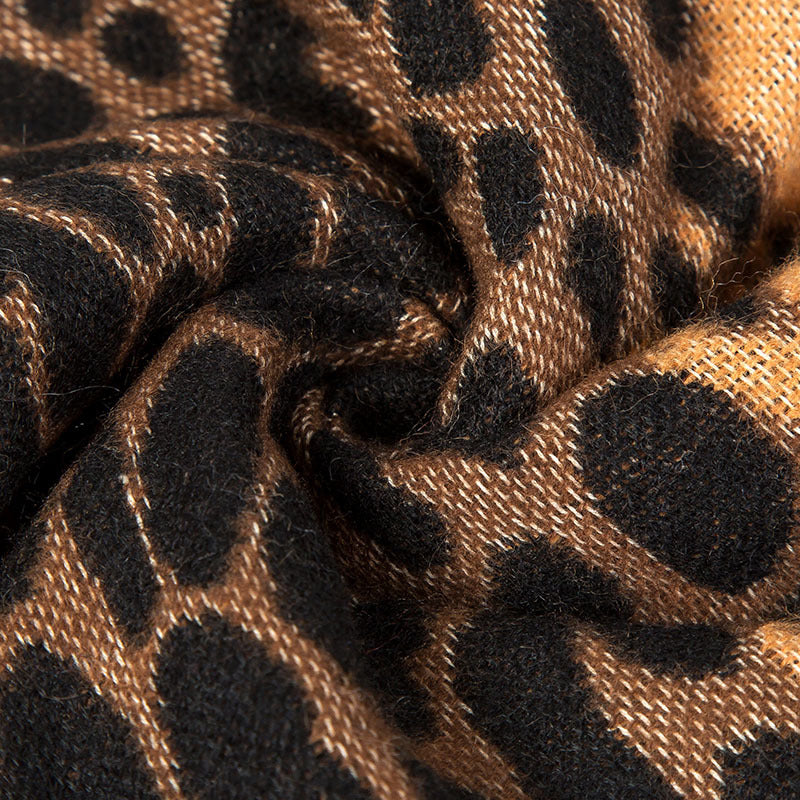 Damen Poncho‑Überwurf im Oversize mit Leopardenjacquard und Kettelnaht Shop Nory