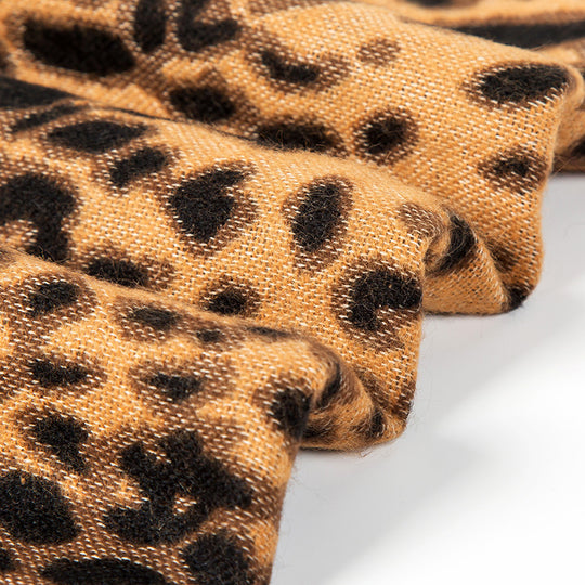 Damen Poncho‑Überwurf im Oversize mit Leopardenjacquard und Kettelnaht Shop Nory