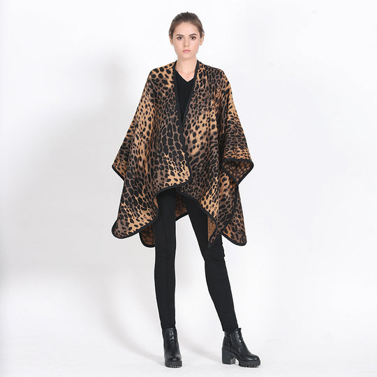 Damen Poncho‑Überwurf im Oversize mit Leopardenjacquard und Kettelnaht Shop Nory