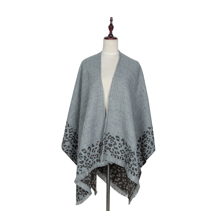 Damen Strick‑Ruana mit Leoprint‑Bordüre und Fransensaum Shop Nory