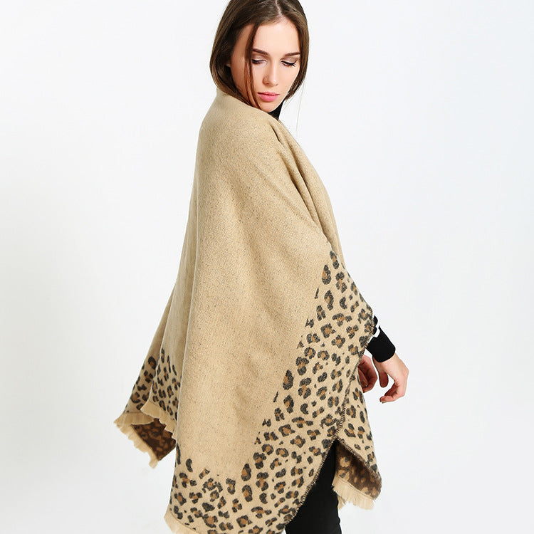 Damen Strick‑Ruana mit Leoprint‑Bordüre und Fransensaum Shop Nory