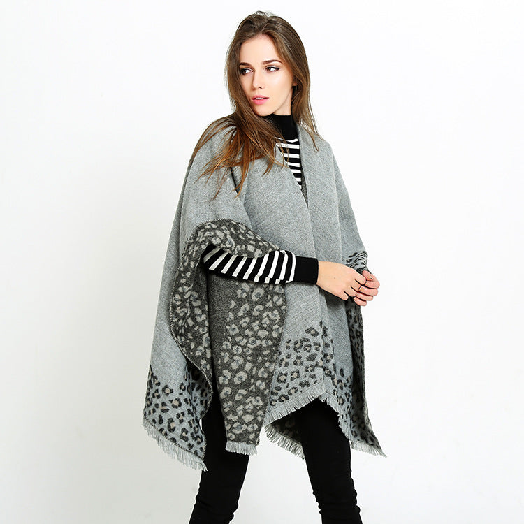 Damen Strick‑Ruana mit Leoprint‑Bordüre und Fransensaum Shop Nory