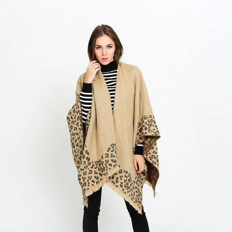 Damen Strick‑Ruana mit Leoprint‑Bordüre und Fransensaum Shop Nory
