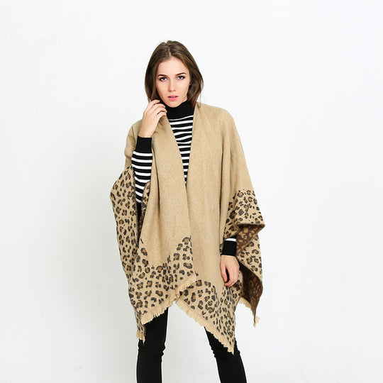 Damen Strick‑Ruana mit Leoprint‑Bordüre und Fransensaum Shop Nory