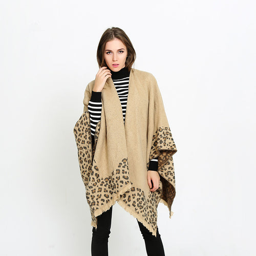 Damen Strick‑Ruana mit Leoprint‑Bordüre und Fransensaum Shop Nory