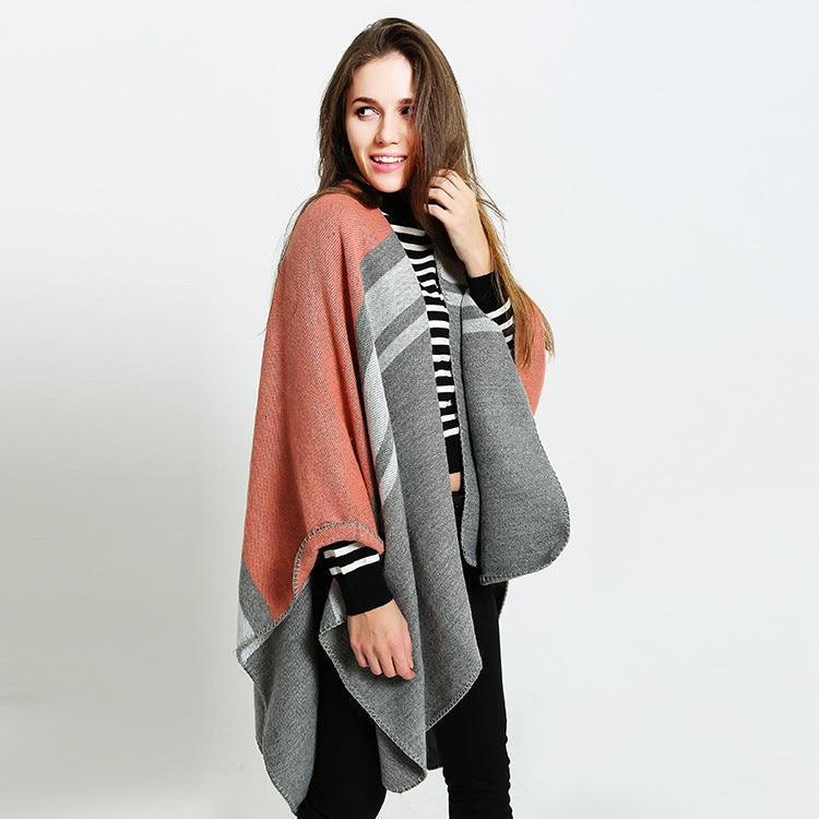 Damen Cape‑Ruana‑Poncho aus feinem Wollmix mit kontrastierter Kettelnaht Shop Nory
