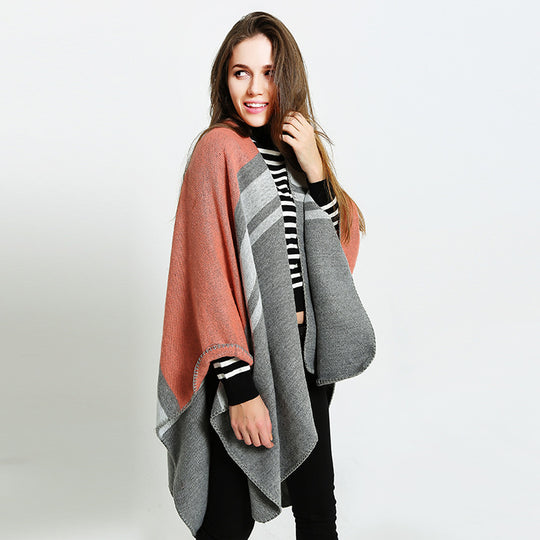 Damen Cape‑Ruana‑Poncho aus feinem Wollmix mit kontrastierter Kettelnaht Shop Nory