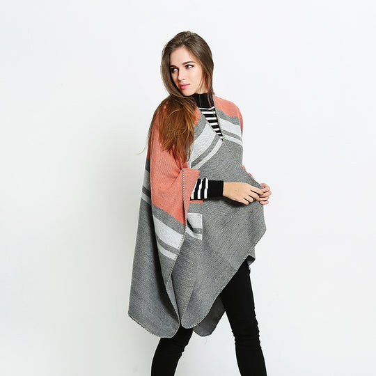 Damen Cape‑Ruana‑Poncho aus feinem Wollmix mit kontrastierter Kettelnaht Shop Nory