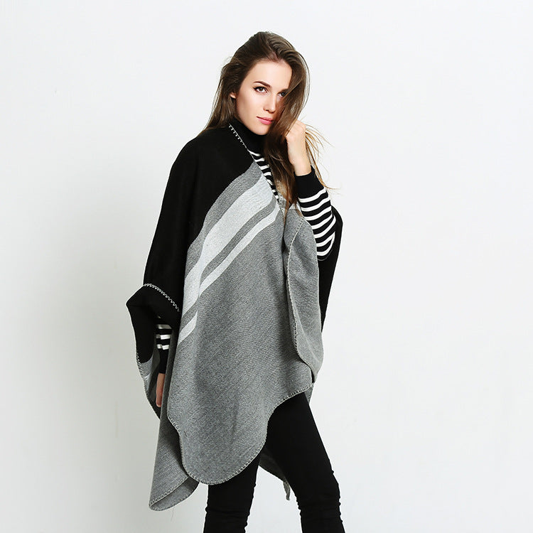 Damen Cape‑Ruana‑Poncho aus feinem Wollmix mit kontrastierter Kettelnaht Shop Nory