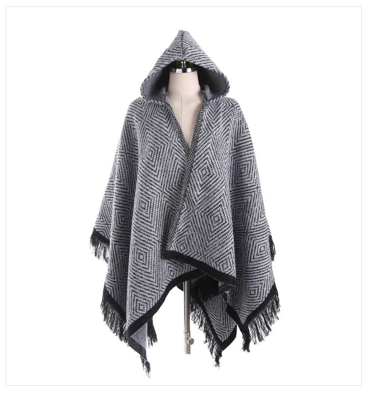 Damen Kapuzen-Ruana im geometrischen Jacquard mit Fransen und weichfallender Wolloptik Shop Nory