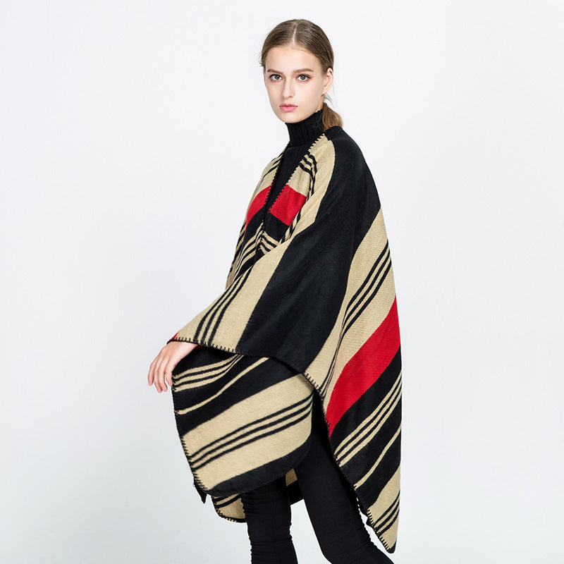 Damen Oversize‑Ruana‑Überwurf mit gestreiftem Jacquard und Zierstichkante Shop Nory