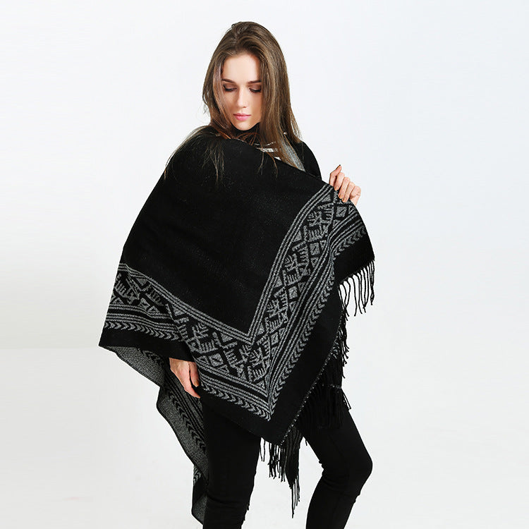 Damen Wolloptik-Überwurf im Kimono-Stil mit grafischem Bordürenjacquard und Fransensaum Shop Nory