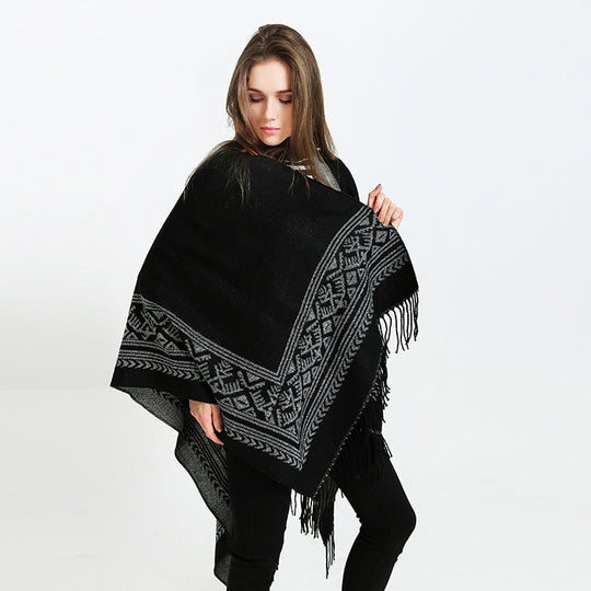 Damen Capeponcho mit geometrischer Jacquardbordüre, offenem V-Ausschnitt und Fransensaum Shop Nory