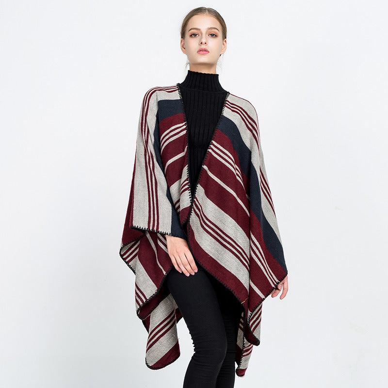 Damen Oversize‑Ruana‑Überwurf mit gestreiftem Jacquard und Zierstichkante Shop Nory