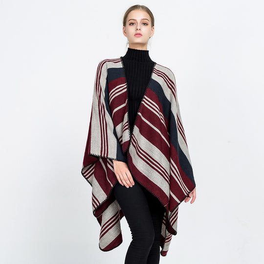 Damen Oversize‑Ruana‑Überwurf mit gestreiftem Jacquard und Zierstichkante Shop Nory