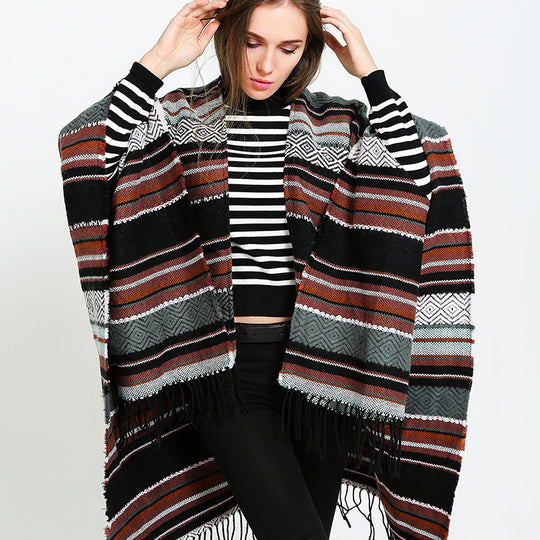 Damen Offener Oversize-Serape-Poncho im Ethno-Jacquard mit langen Fransen Shop Nory