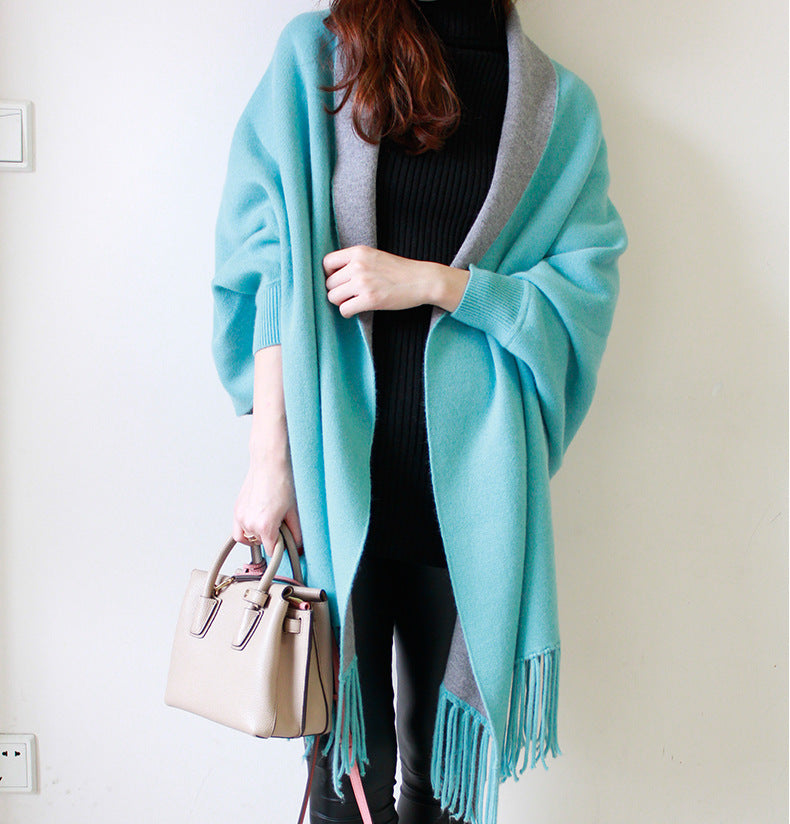 Damen Zweifarbiger Wendeponcho mit Kurzarmöffnungen, Fransen und Wollmix Shop Nory