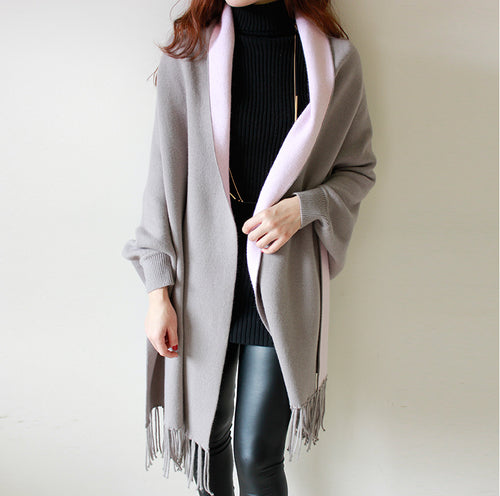 Damen Zweifarbiger Wendeponcho mit Kurzarmöffnungen, Fransen und Wollmix Shop Nory
