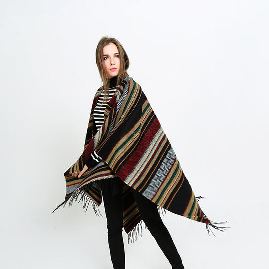 Damen Offener Oversize-Serape-Poncho im Ethno-Jacquard mit langen Fransen Shop Nory
