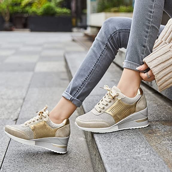 Orthopädische Sneakers mit hohen Absatz und Keilabsatz