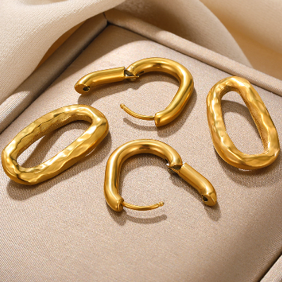 Ohrringe asymmetrisch in Edelstahl - 18k vergoldet | Shop Nory