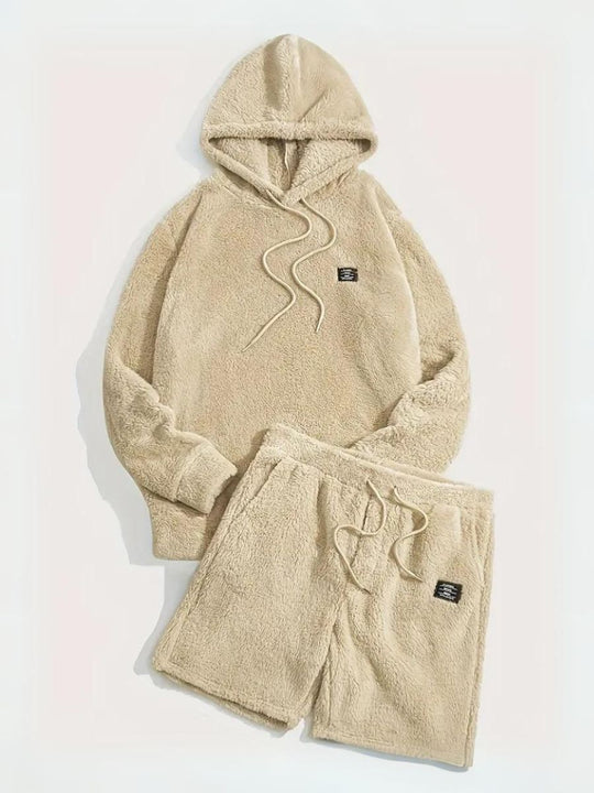 Fluffy Hoodie und Shorts