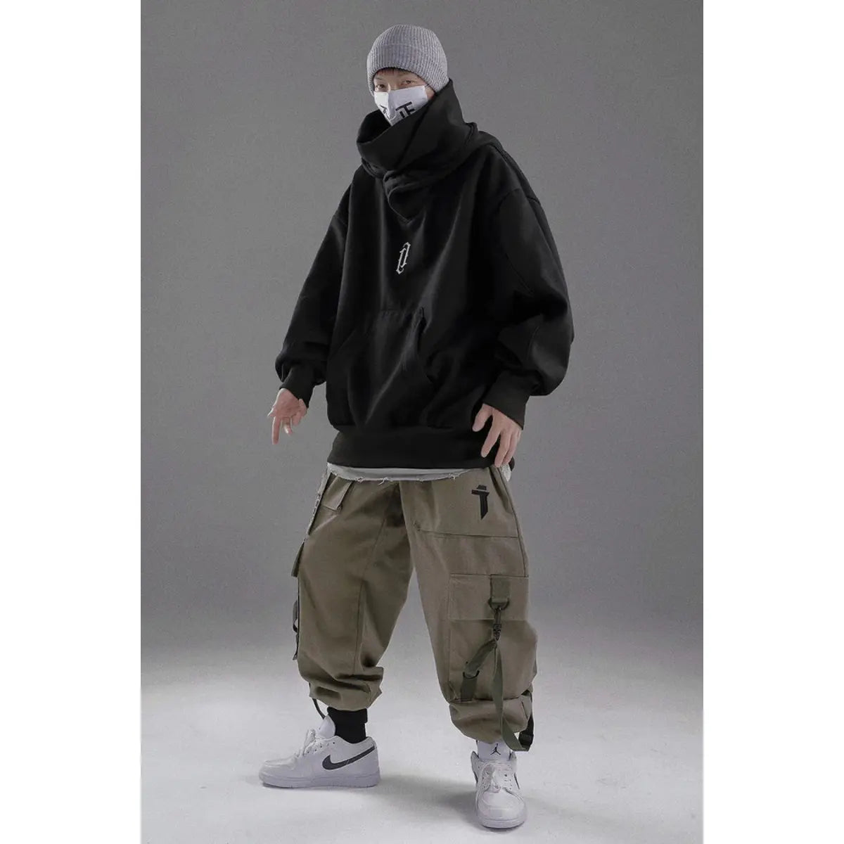 Ninja-Hoodie mit Doppeltem Ausschnitt
