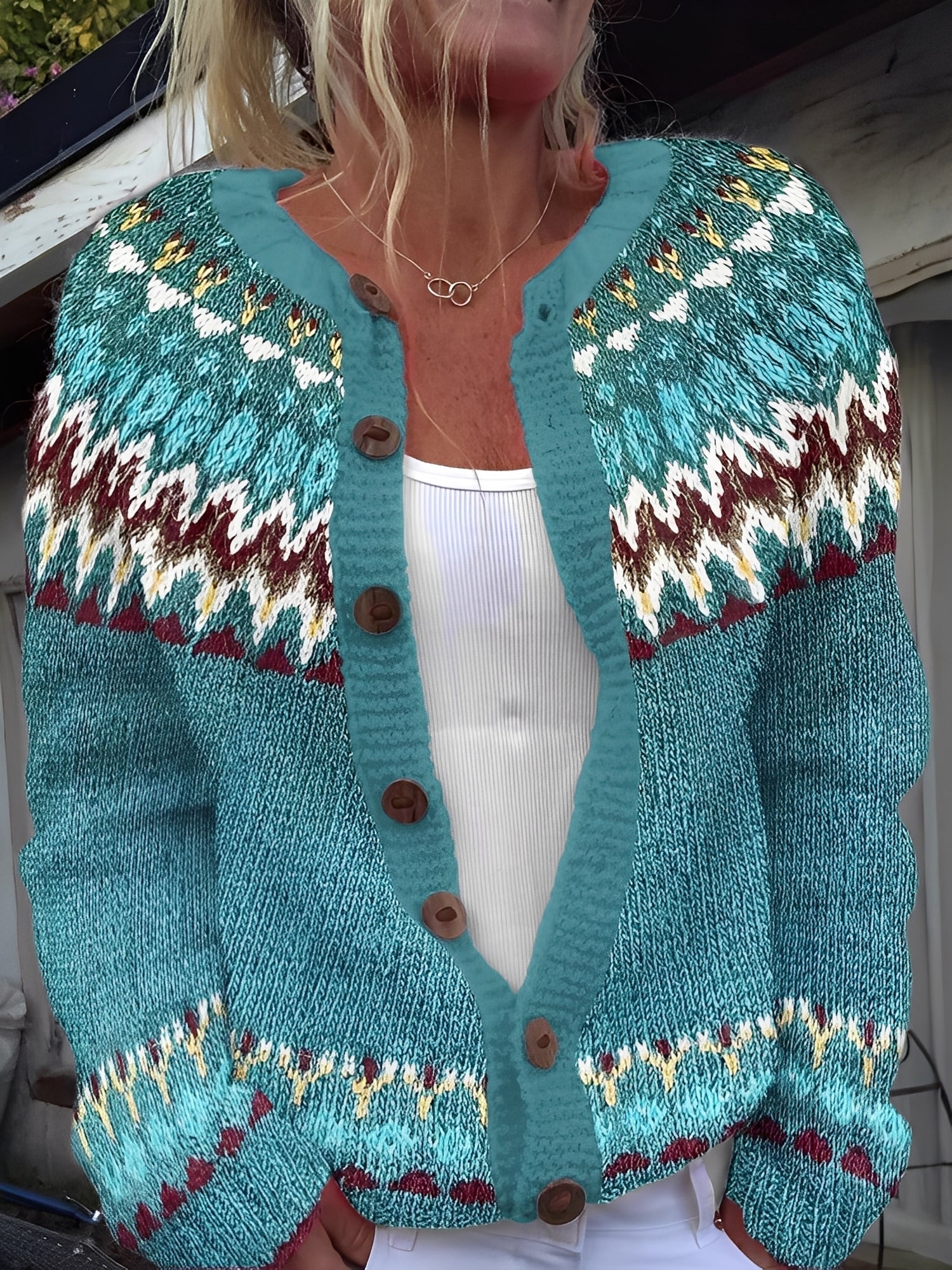 Elegante Damenstrickjacke mit Knöpfen