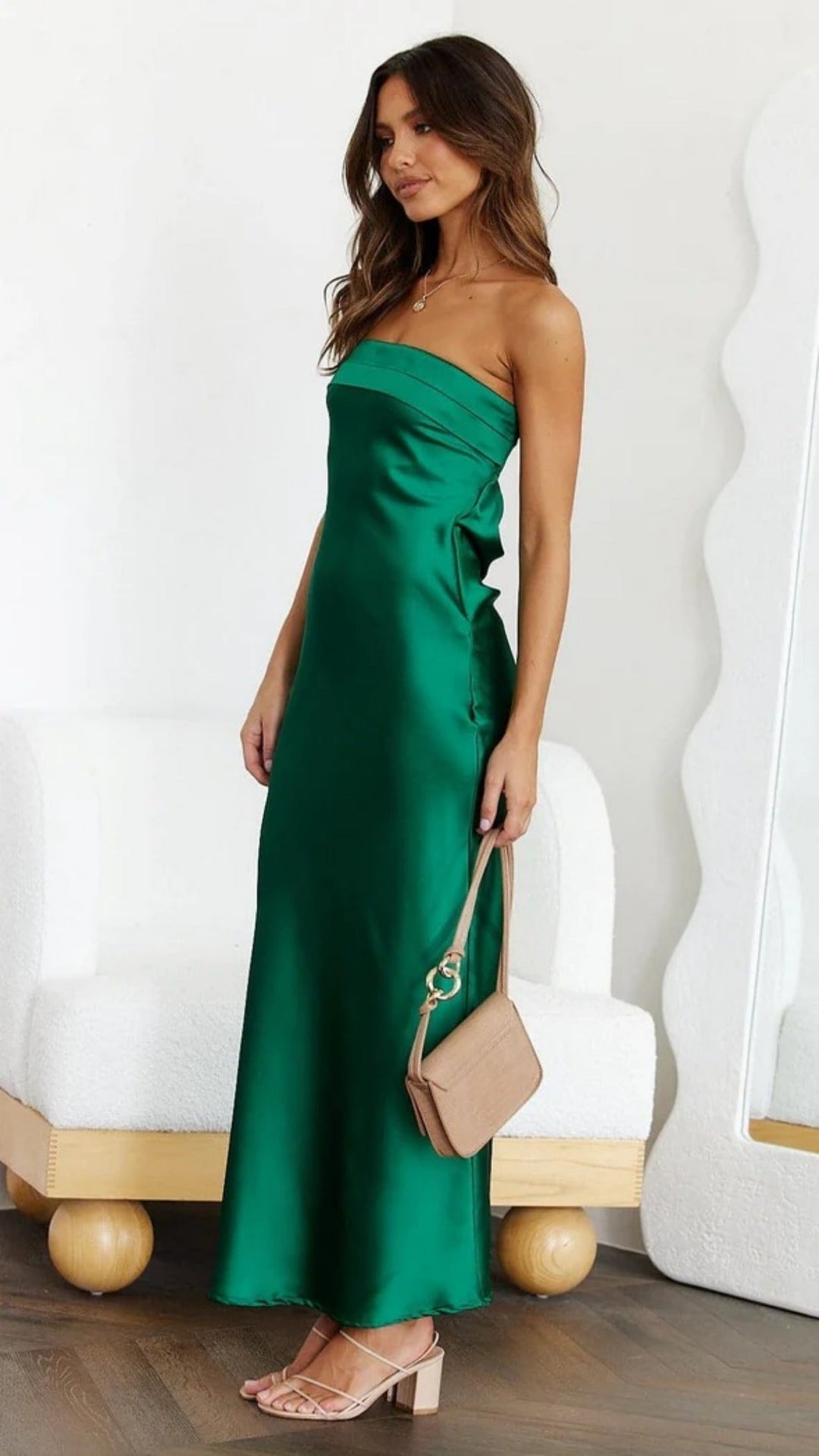 Satin hohles rückenfreies Schlauchtop-Kleid