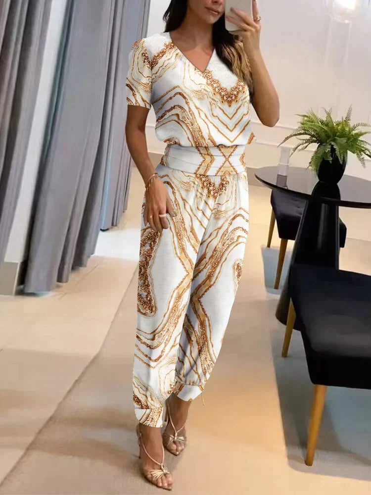 Lässiges Und Elegantes Damenoutfit
