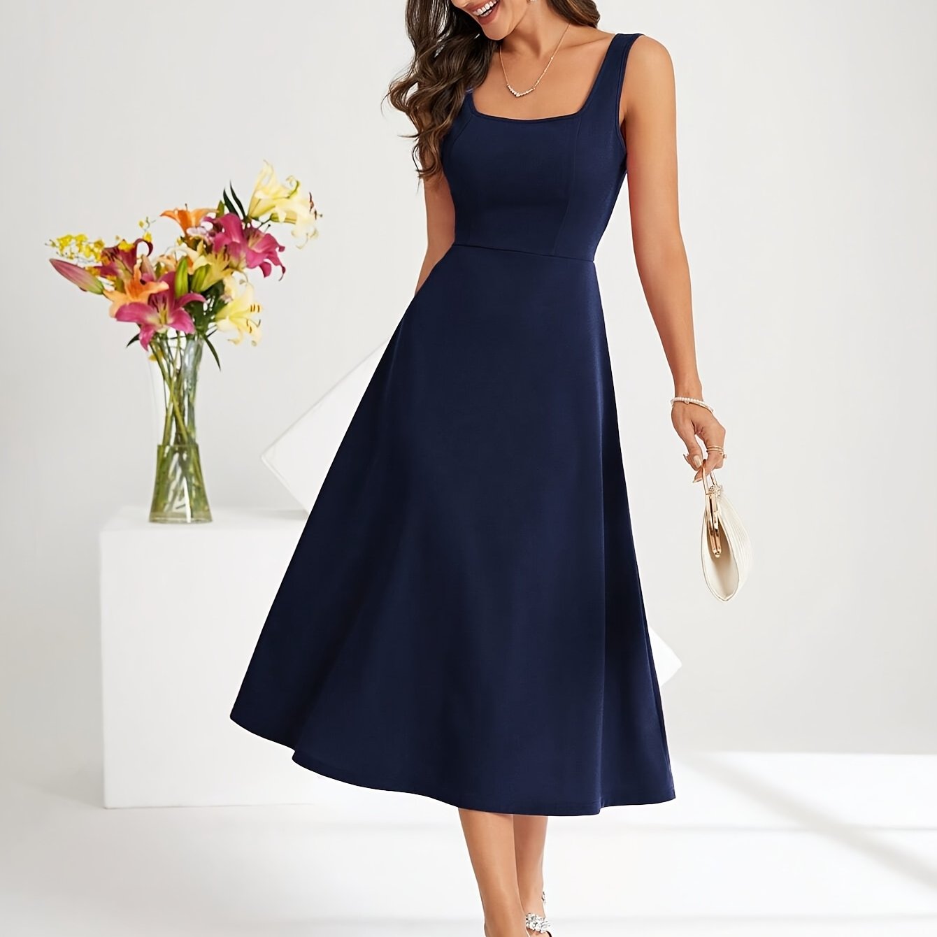 Elegantes Kleid mit Trägern Dunkelblau Farbe