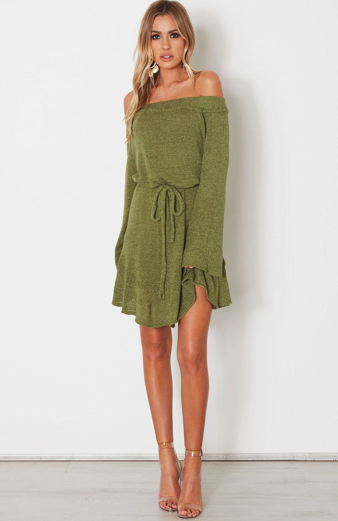 Damen Schulterfreies Strickkleid mit ausgestellten Ärmeln, Taillengürtel & Volant-Saum Shop Nory