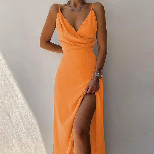 Kleid mit Hosenträgern und V-Ausschnitt mit geteiltem Print