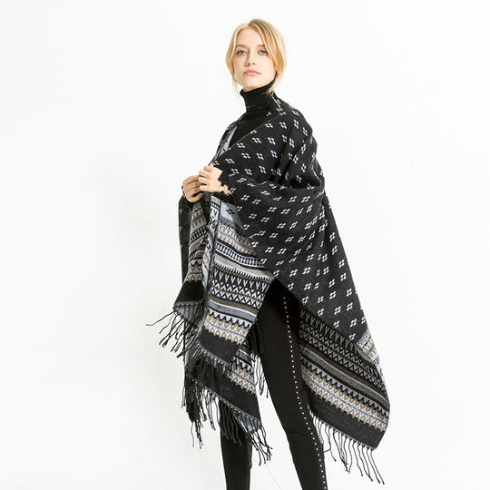 Damen Ruana-Poncho mit Jacquardmuster, Fransen und weichem Wollmix Shop Nory