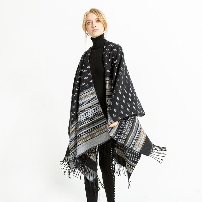 Damen Ruana-Poncho mit Jacquardmuster, Fransen und weichem Wollmix Shop Nory