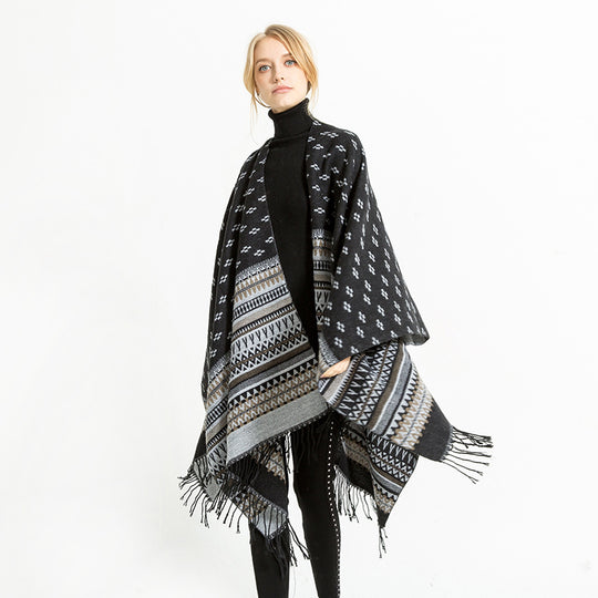 Damen Ruana-Poncho mit Jacquardmuster, Fransen und weichem Wollmix Shop Nory
