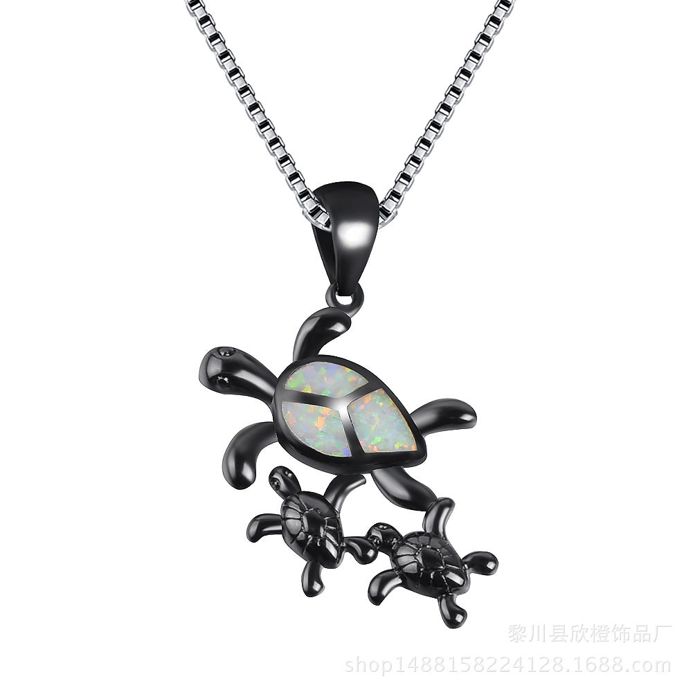 Damen Schmuckanhänger mit kunstvollem Schildkrötenmotiv und schimmerndem Opal Shop Nory