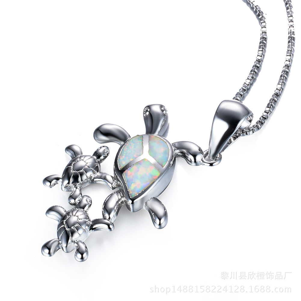 Damen Schmuckanhänger mit kunstvollem Schildkrötenmotiv und schimmerndem Opal Shop Nory