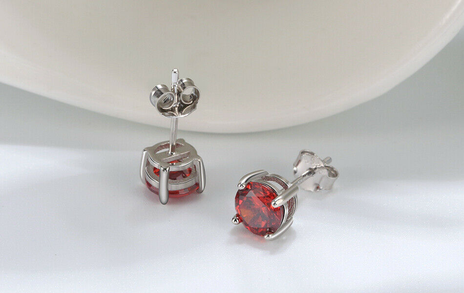 1 Paar runde Ohrstecker 925er Sterlingsilber Cubic Zirkonia rot | Shop Nory