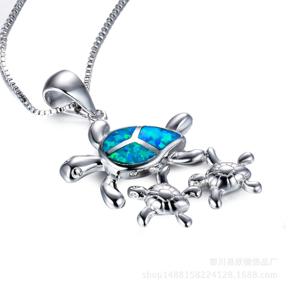 Damen Schmuckanhänger mit kunstvollem Schildkrötenmotiv und schimmerndem Opal Shop Nory
