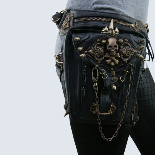 Gothic Gürteltasche mit Totenkopf-Verzierungen