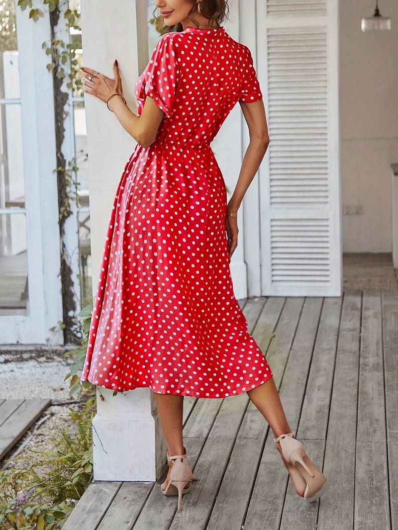 A-linien-kleid mit polka-dot-print und v-ausschnitt