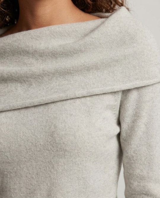 Damen Feinstrick-Pullover mit überschnittener Carmen-Kragenpartie und taillierter Passform Shop Nory