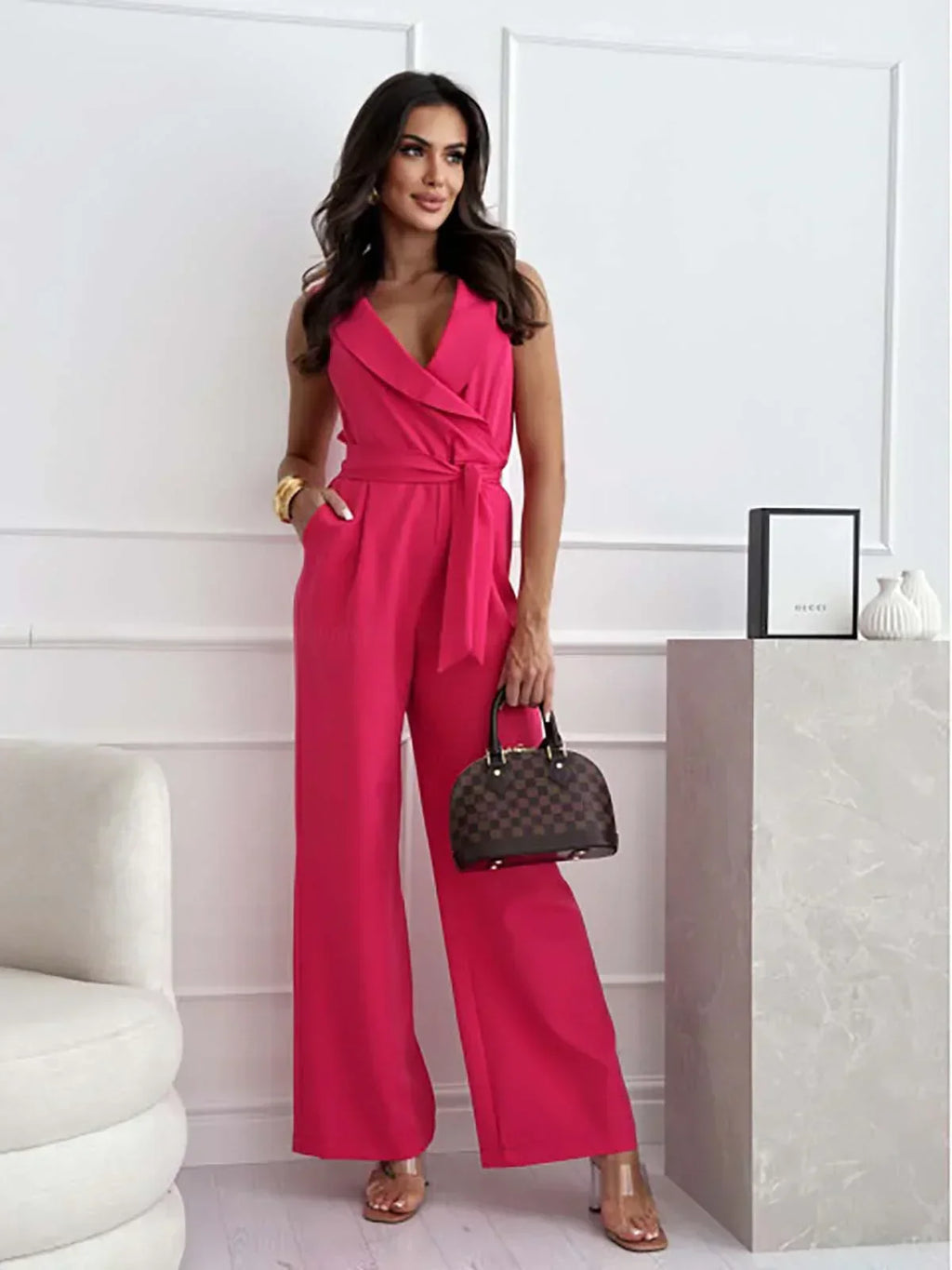 Jumpsuit Mit V-Ausschnitt Und Gürtel