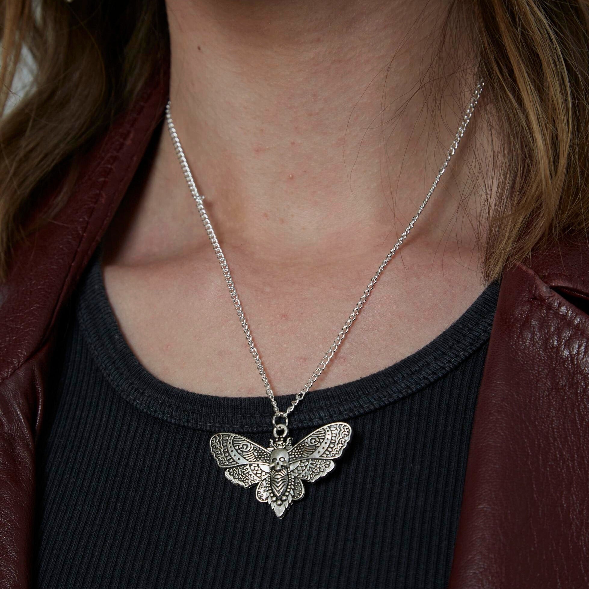 Gothic Giant Moth Charm Halskette | Shop Nory